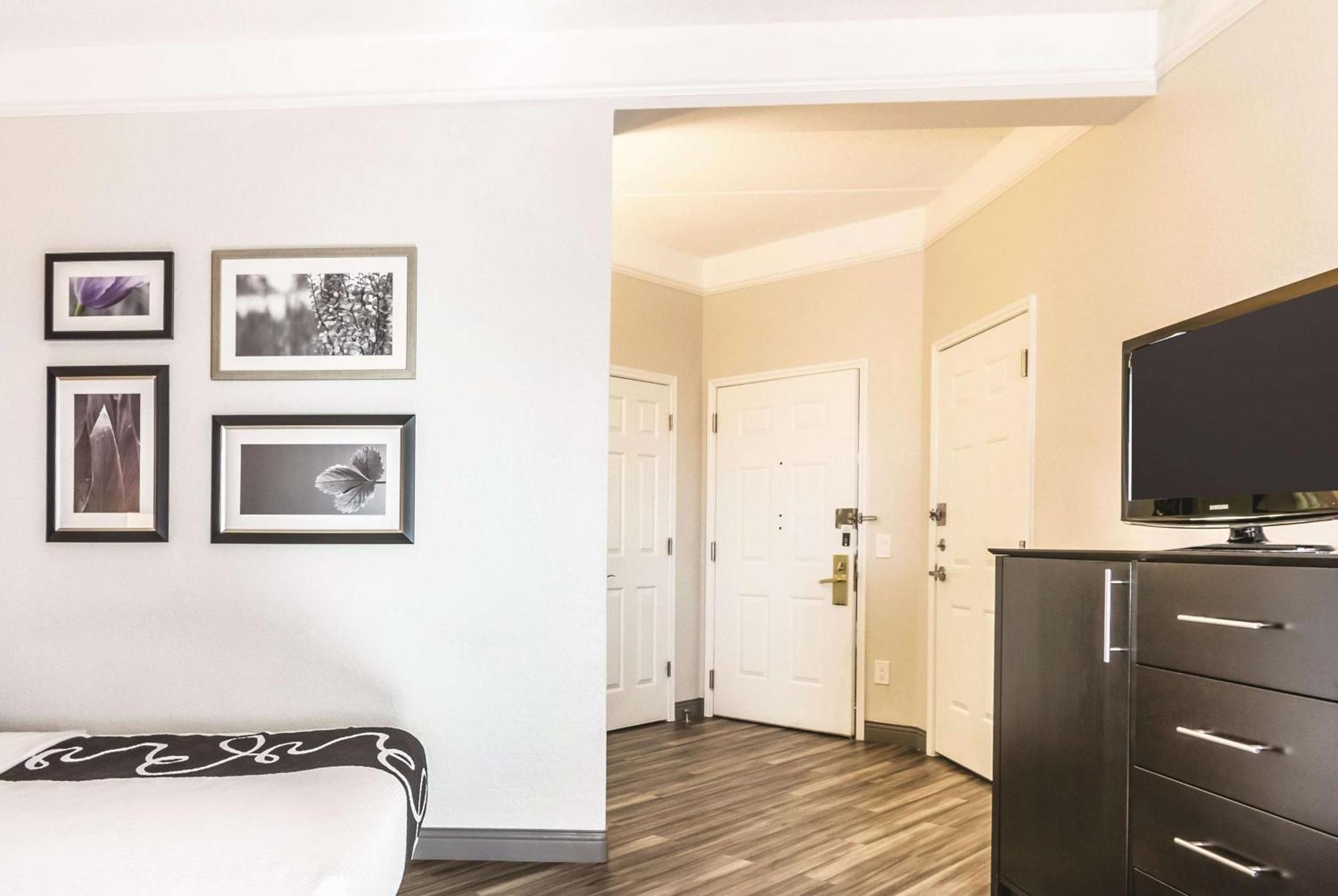 Deluxe Double Room Two Double Beds Non-Smoking