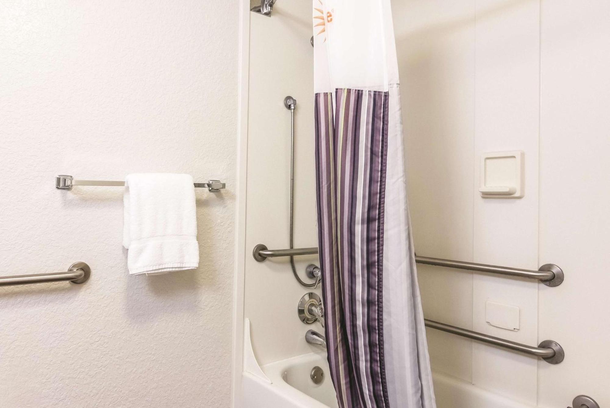 Deluxe King Room Mobility Hearing Accessible or Non-Smoking