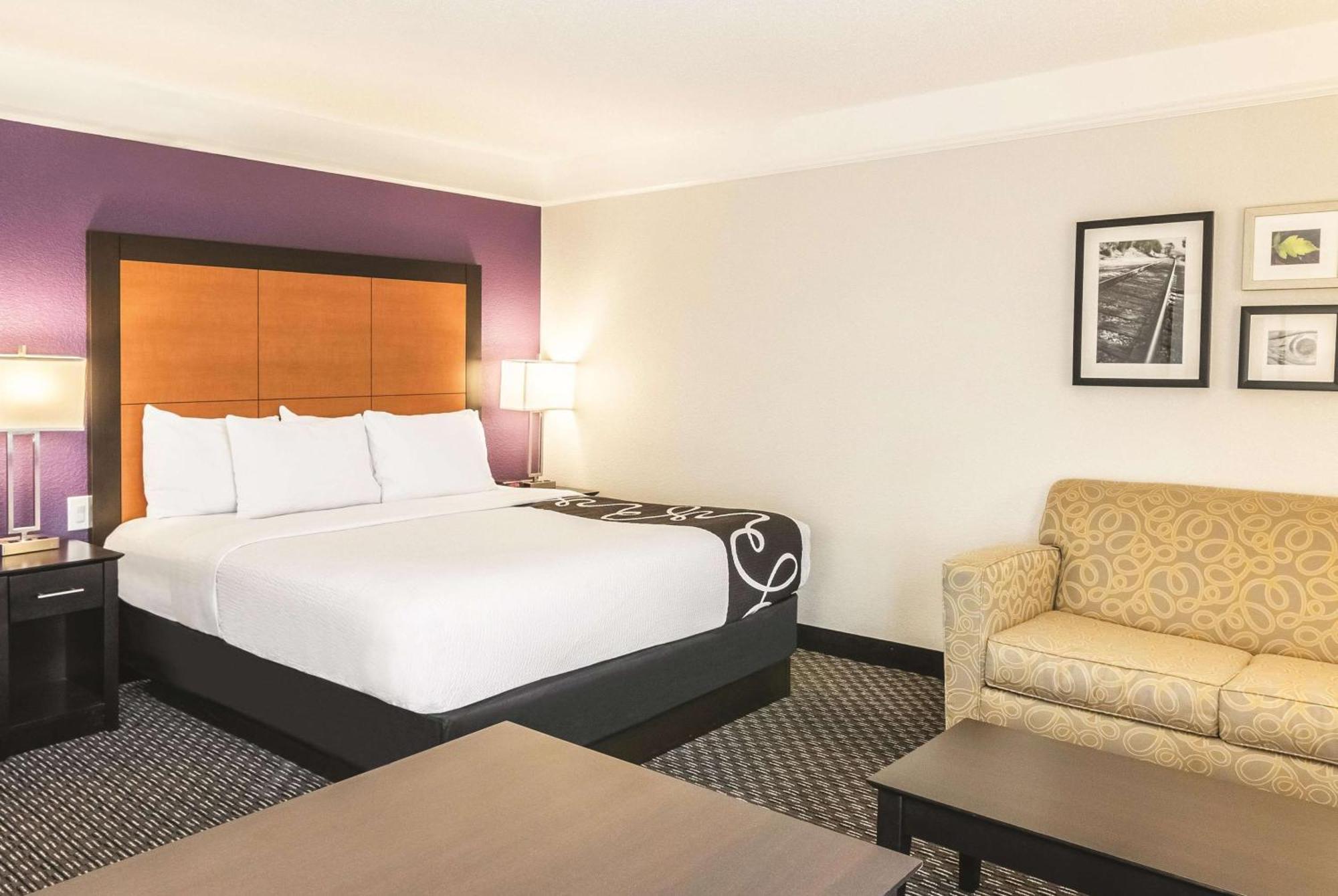 Deluxe Executive King Room Non-Smoking