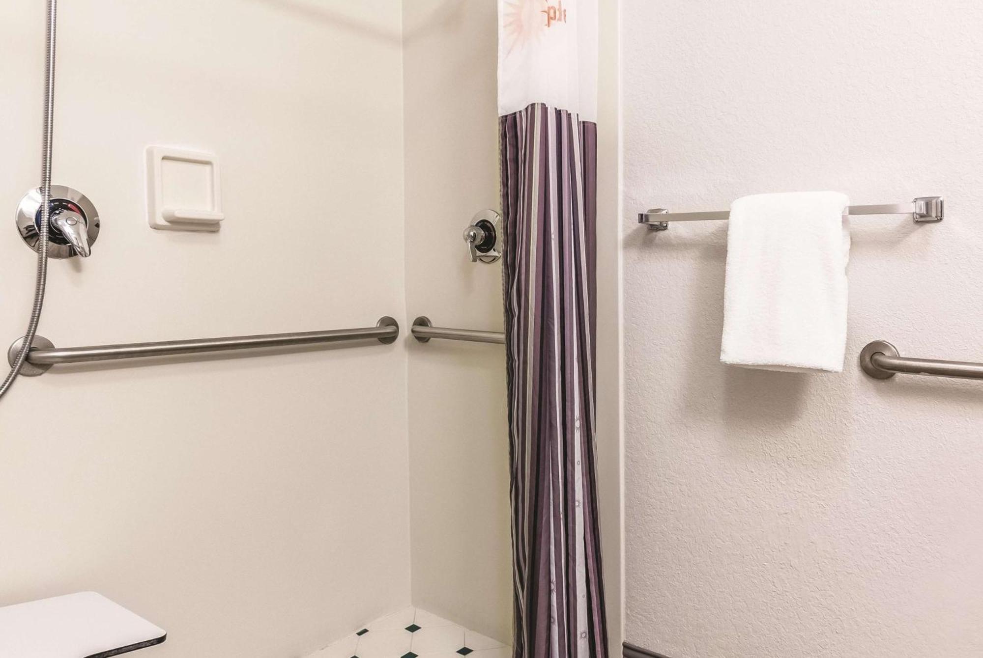 Deluxe King Room Mobility Hearing Accessible or Non-Smoking