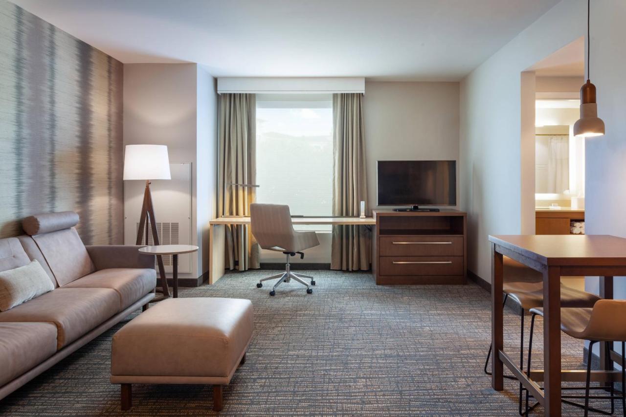 One-Bedroom King Suite