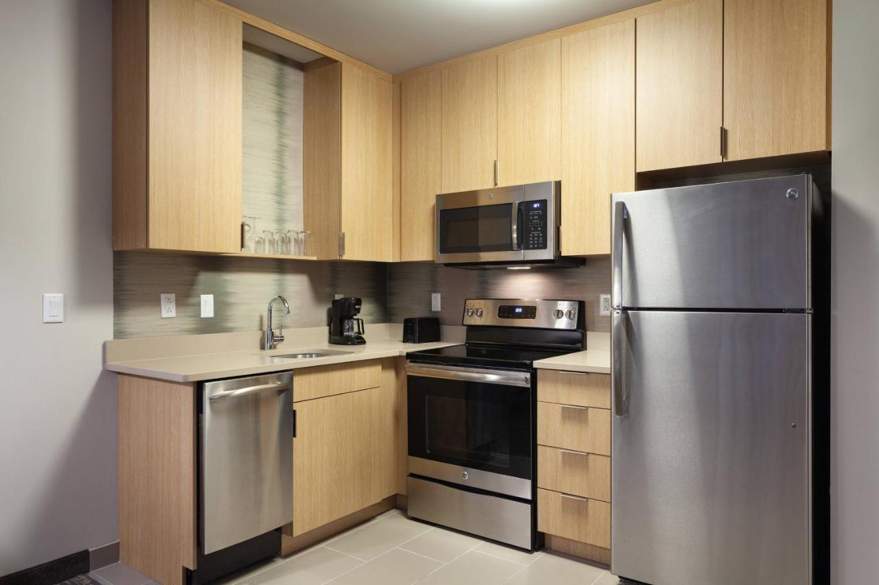 One-Bedroom King Suite
