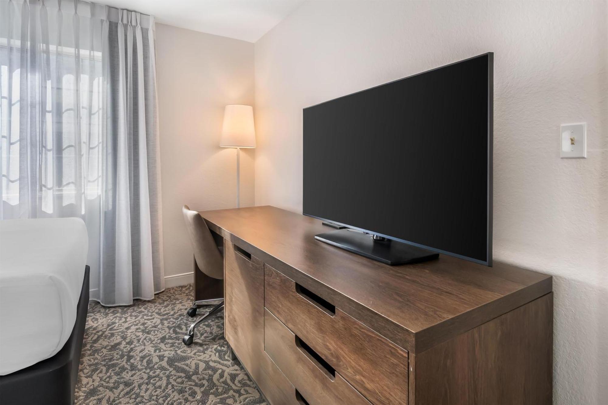 Suite com 2 Quartos com Cama King-size e 2 Camas de Casal