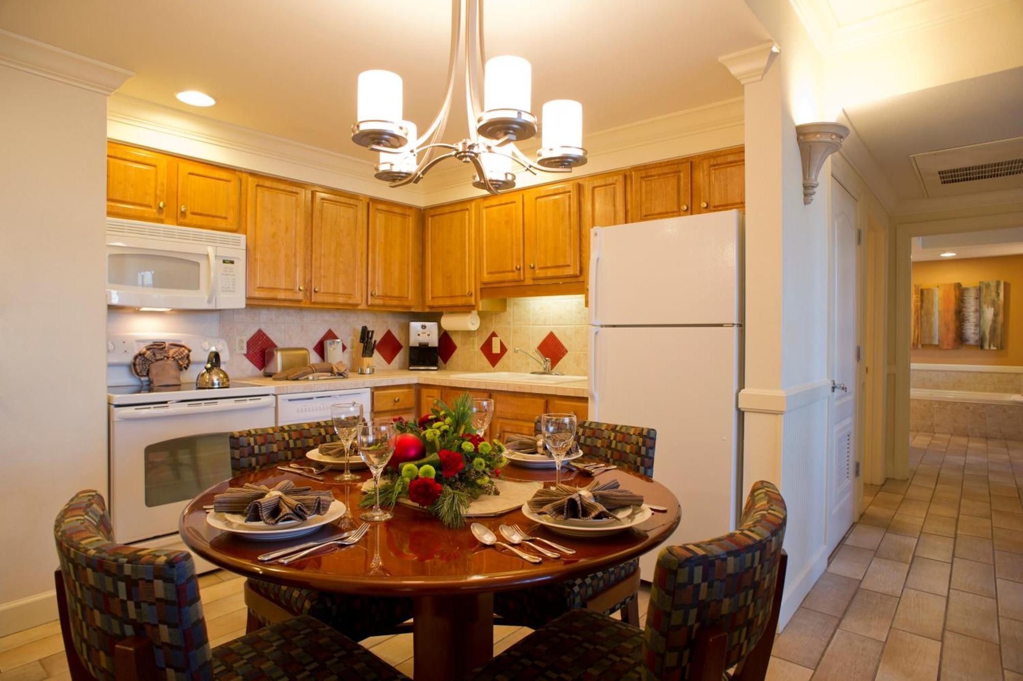 Two-Bedroom King Suite with Two Twin Beds and Roll-In Shower - Mobility Accessible