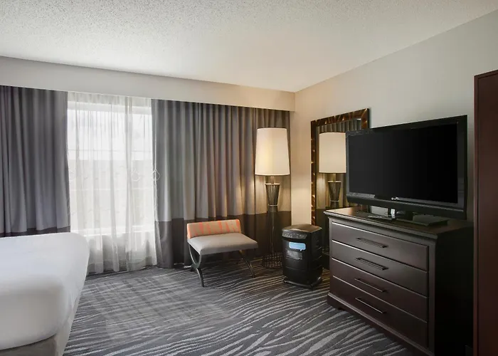 Embassy Suites By Hilton Airport