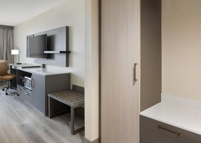 Ramada Plaza By Wyndham Orlando Resort & Suites Intl Drive - Newly Renovated!