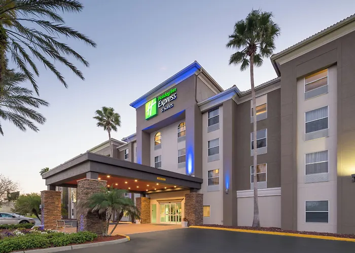 Holiday Inn Express & Suites International Airport By Ihg